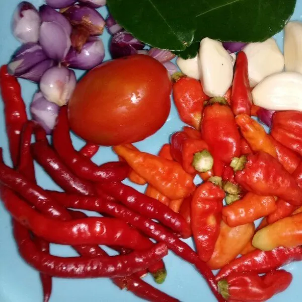 Siapkan bumbu-bumbunya.