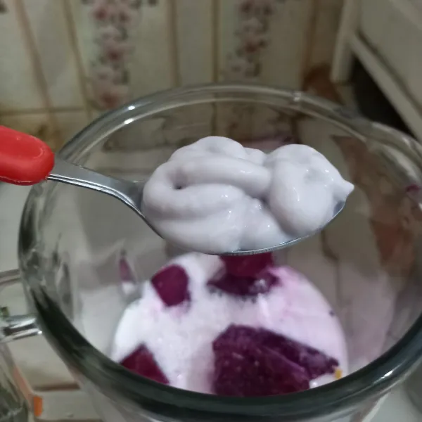 Tambahkan yogurt cimory