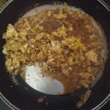 Masukkan telur orak-arik lalu beri bumbu dan air sedikit