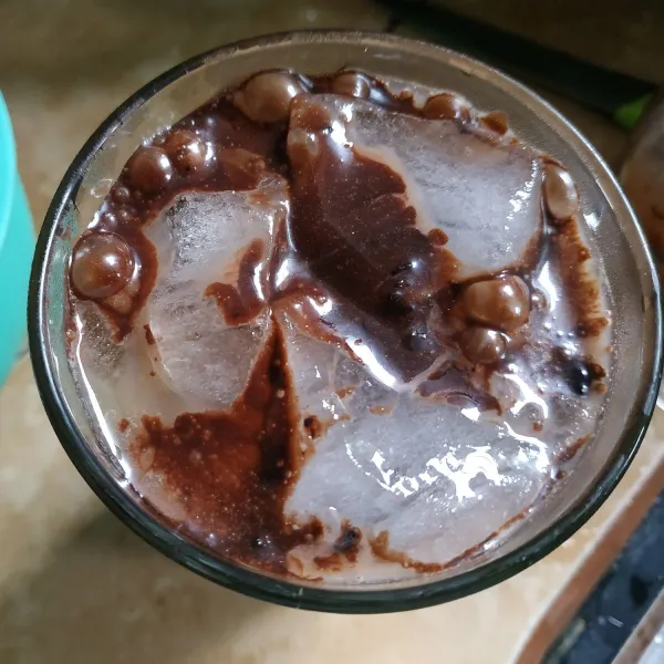 Terakhir tuang campuran coklat. Dan siap dinikmati.