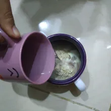 Seduh dengan air hangat, lalu aduk. Tunggu hingga agak mengental
