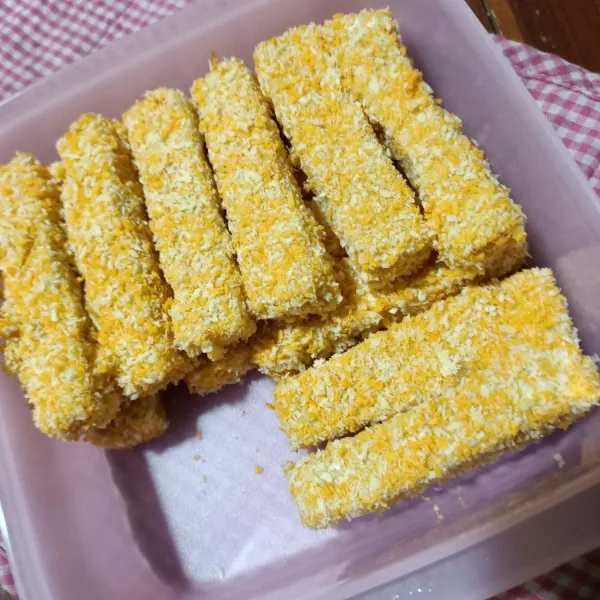 Masukan ke dalam tupperware, simpan di freezer.