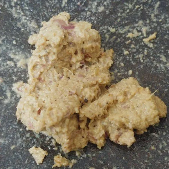 Ulek bumbu halus.