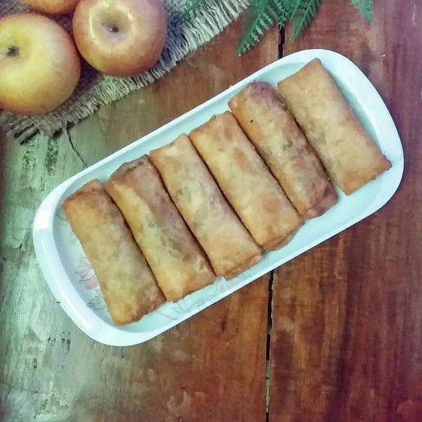 Lumpia Manis isi Salak Apel