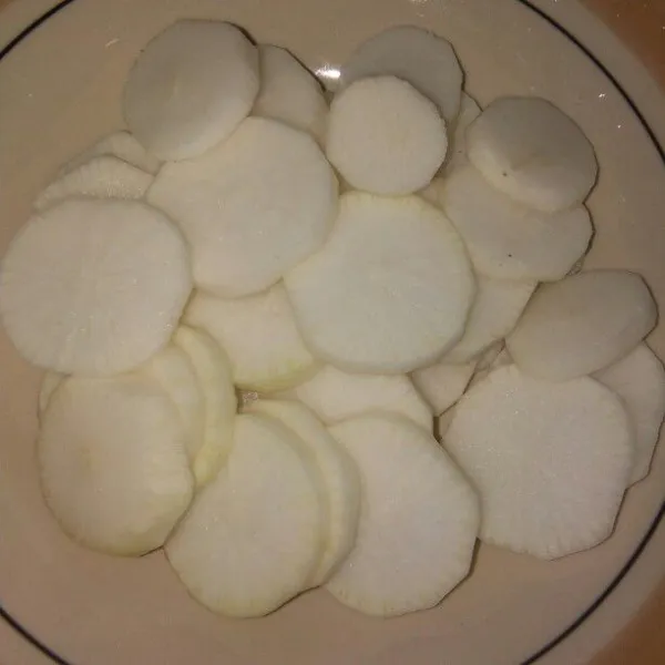 Potong lobak sesuai selera