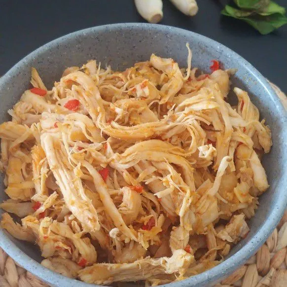 pindahkan ayam sisit ke dalam mangkok,lalu biar kan hangat.