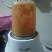 Blender halus bawang merah, bawang putih, kemiri, cabai merah keriting, dan ketumbar bubuk.