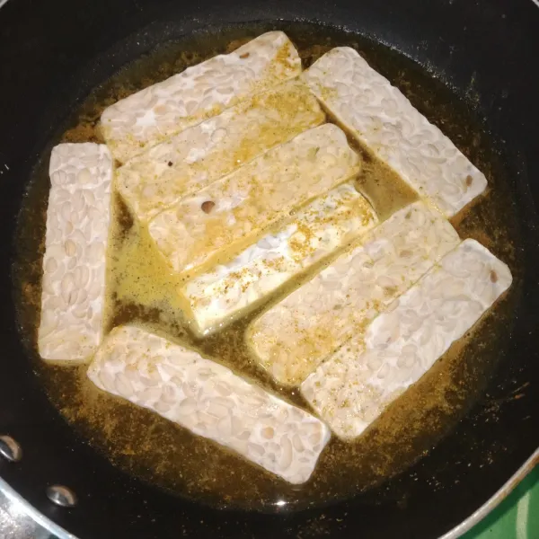 Lalu masukan semua tempe yang dipotong-potong