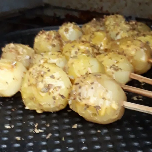 Olesi kentang dengan bumbu oles