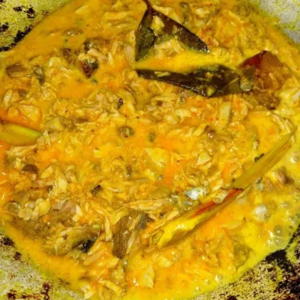 Masukkan ikan biarkan kuah menyusut.