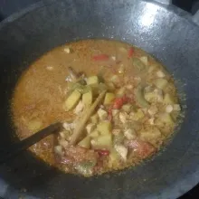 Bumbui dengan garam, gula pasir, kaldu bubuk, dan kecap manis.