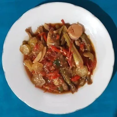 Siapkan piring saji, tata asin japuh belimbing wuluh di atas piring saji. Siap dihidangkan.