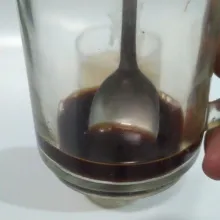 Seduh kopi pake air panas.