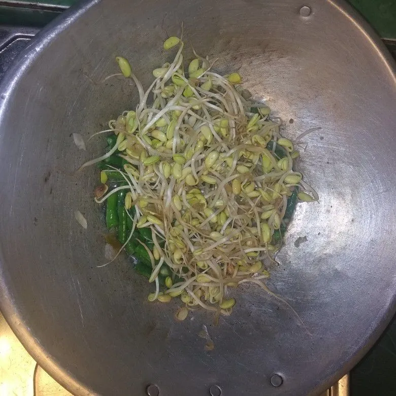 Step 6 Oseng Kacang dan Toge