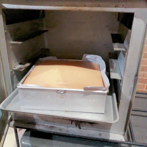 Panggang dengan api sedang hingga matang kurang lebih selama 40 menit rak bawah & 15 menit rak atas (oven tangkring)