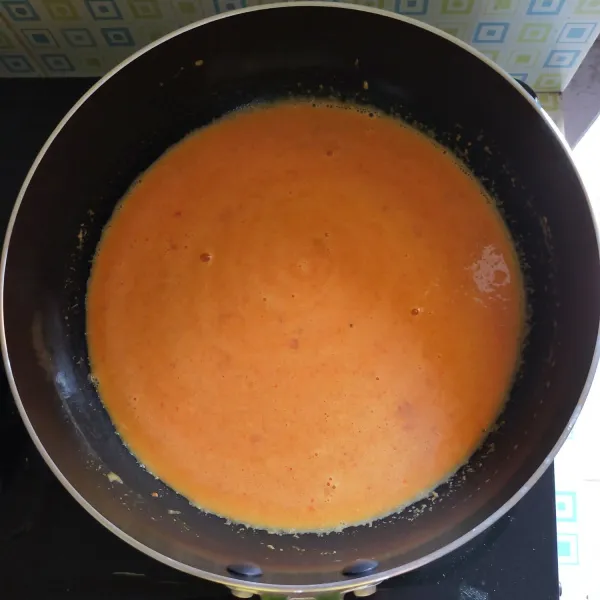 Masak hingga mendidih dan mengental.