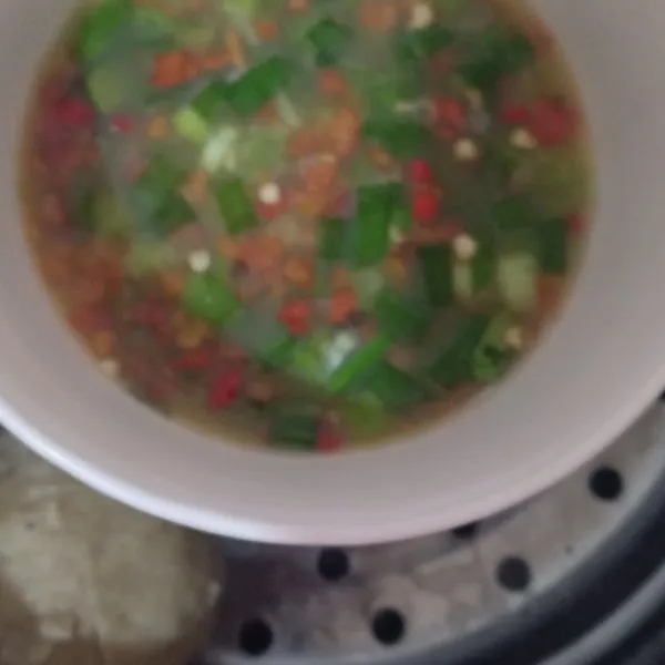 Dan kukus adonan telur tadi selama 10 menit (dengan kondisi tutup panci tidak terlalu rapat).