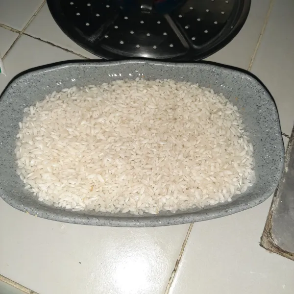 Rendam beras ketan selama 1 jam.