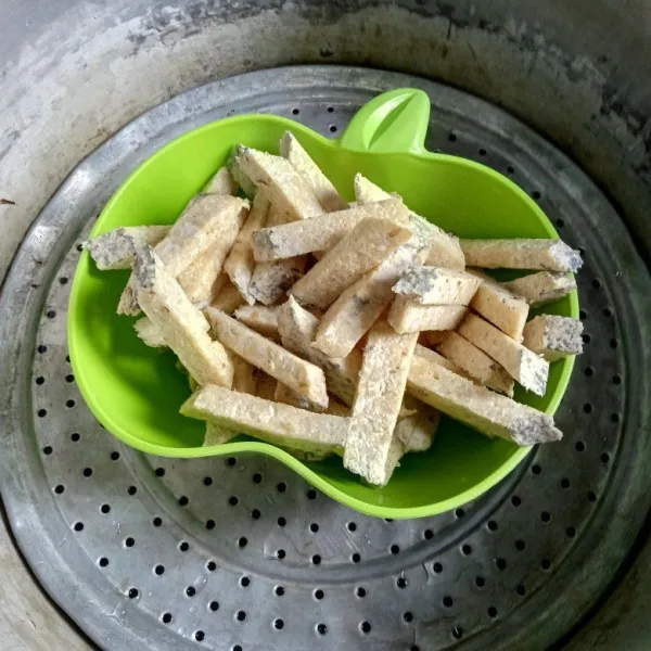 Kukus tempe gembus sebentar saja.