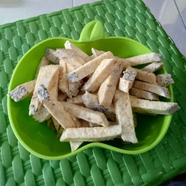 Potong-potong tempe gembus.