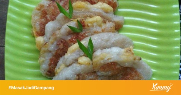 Ledre Pisang dalam kemasan tradisional di Pasar Mojoroto