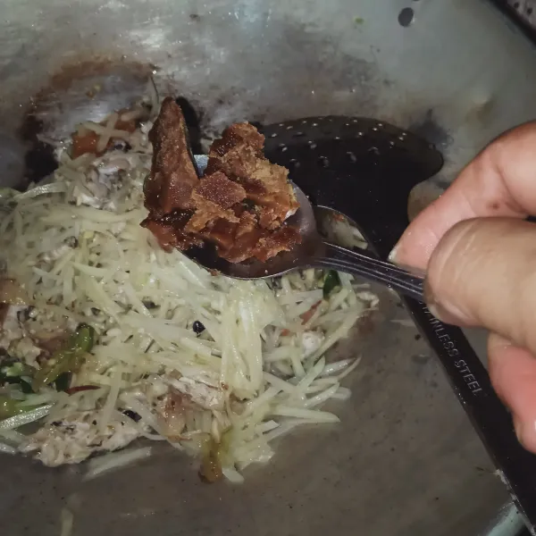 masukkan garam gula dan kaldu bubuk aduk rata masak sampai matang dan meresap koreksi rasa angkat dan sajikan