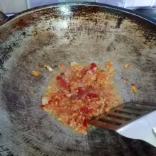 Tumis bumbu halus sampai harum dan matang.