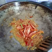 Masukkan tomat dan cabe rawit utuh. Aduk rata.