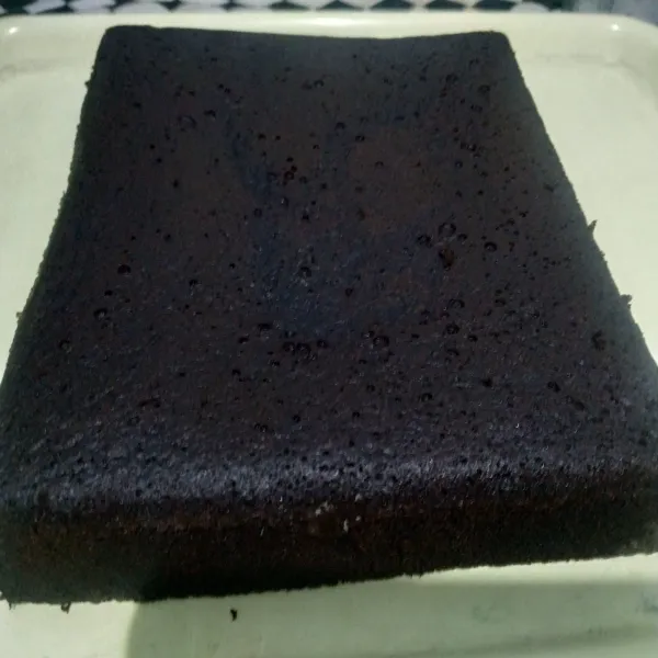 Masukan adonan pada loyang. Kukus selama 30 menit. Angkat .
