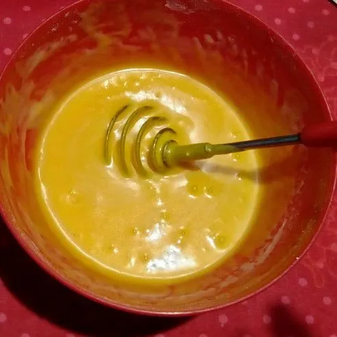 Tambahkan butter cair, garam dan essence durian.