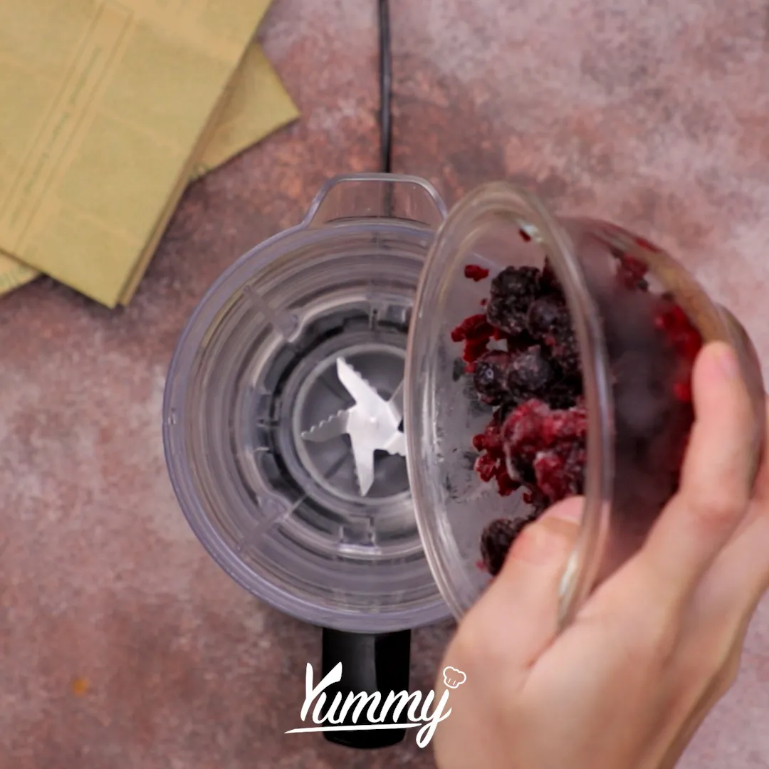 Step 1 Mixed Berries Cookies Yogurt