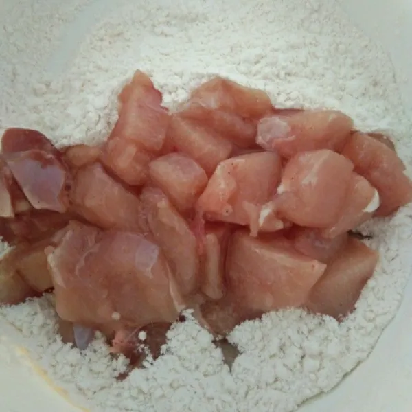 Masukan ke dalam tepung terigu