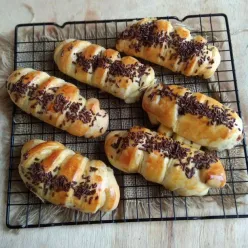 Roti Isi Pisang Cokelat