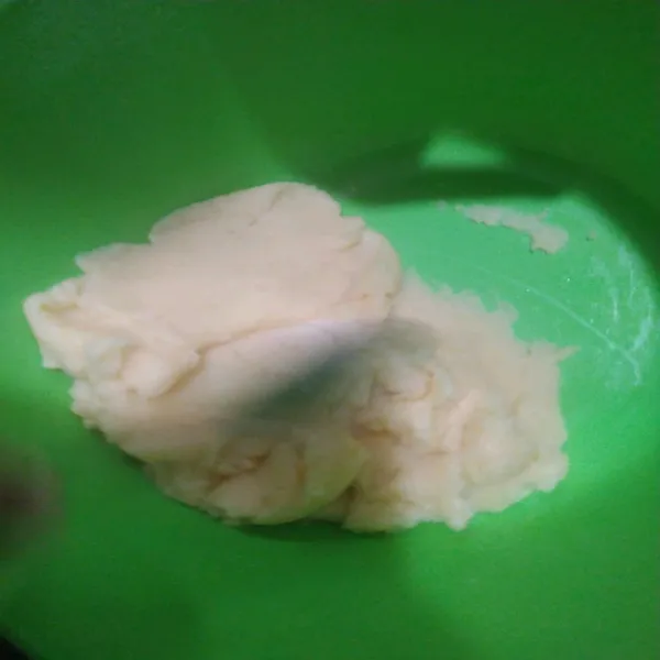 Pindahkan ke wadah lain, dinginkan.