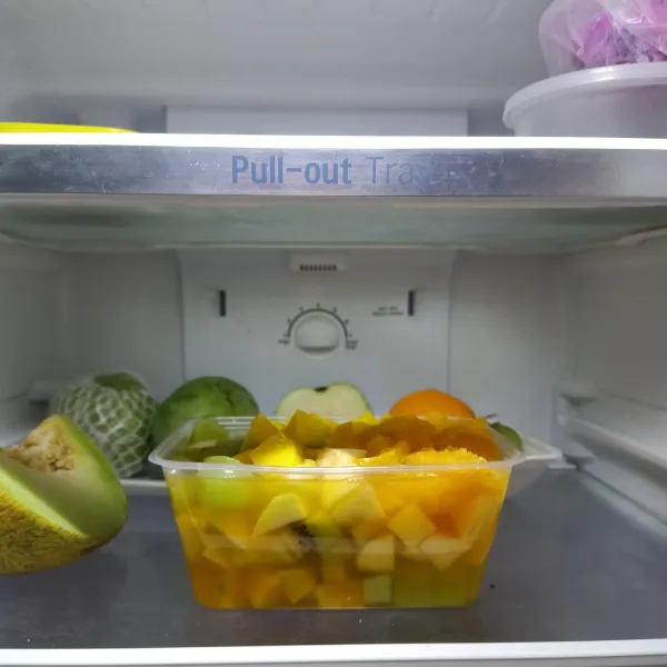 Masukan ke dalam kulkas, agar lebih enak saat dimakan