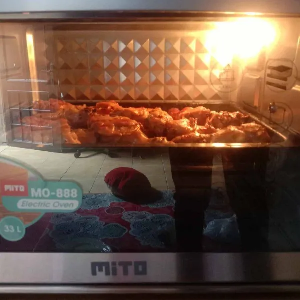Oven suhu 250°c api atas bawah selama 50 menit atau berubah warna oles dengan kecap manis. Lalu oven lagi 10 menit.