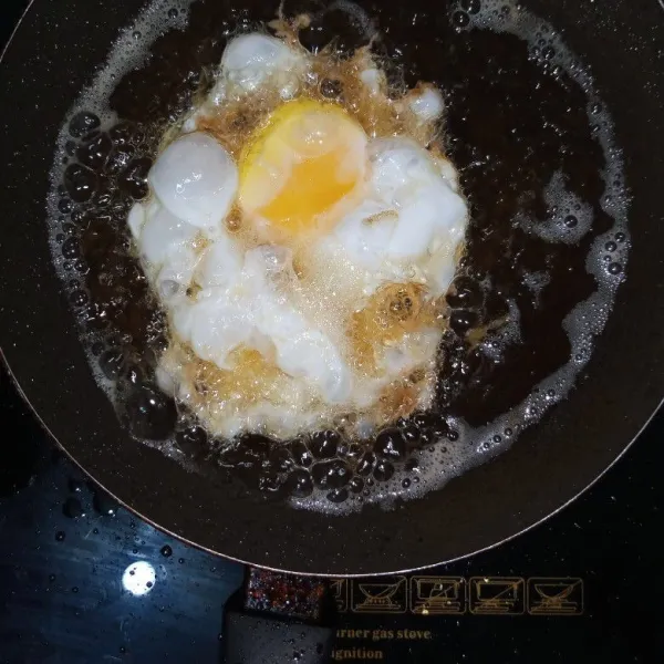 Ceplok telur hingga setengah matang