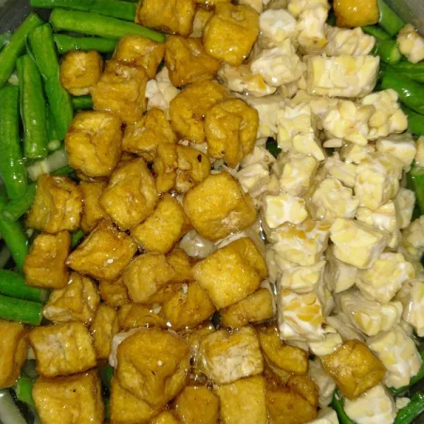 Masukkan labu siam, kacang panjang, tempe dan tahu.