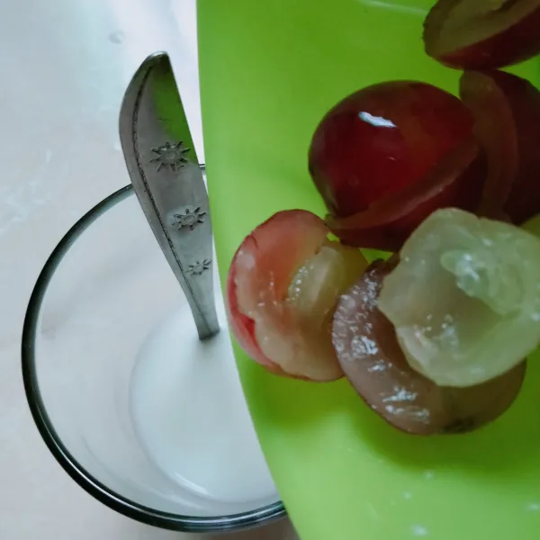 Masukan buah ke dalam susu