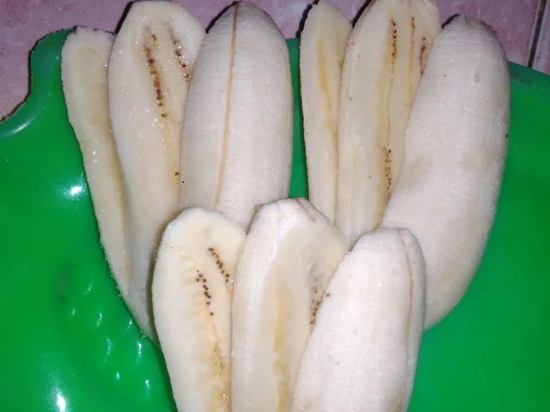 Kupas pisang, bentuk kipas atau sesuai selera