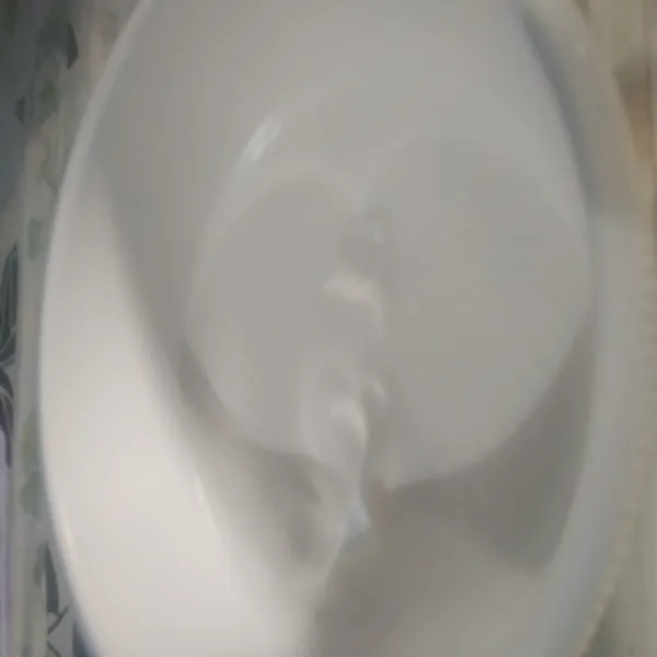 Masukan gula pasir hingga adonan soft peaks (seperti jambul menghadap ke belakang). Matikan mixer.