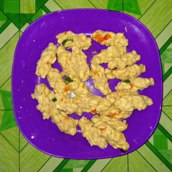 Kepal kepalkan tempe hingga habis