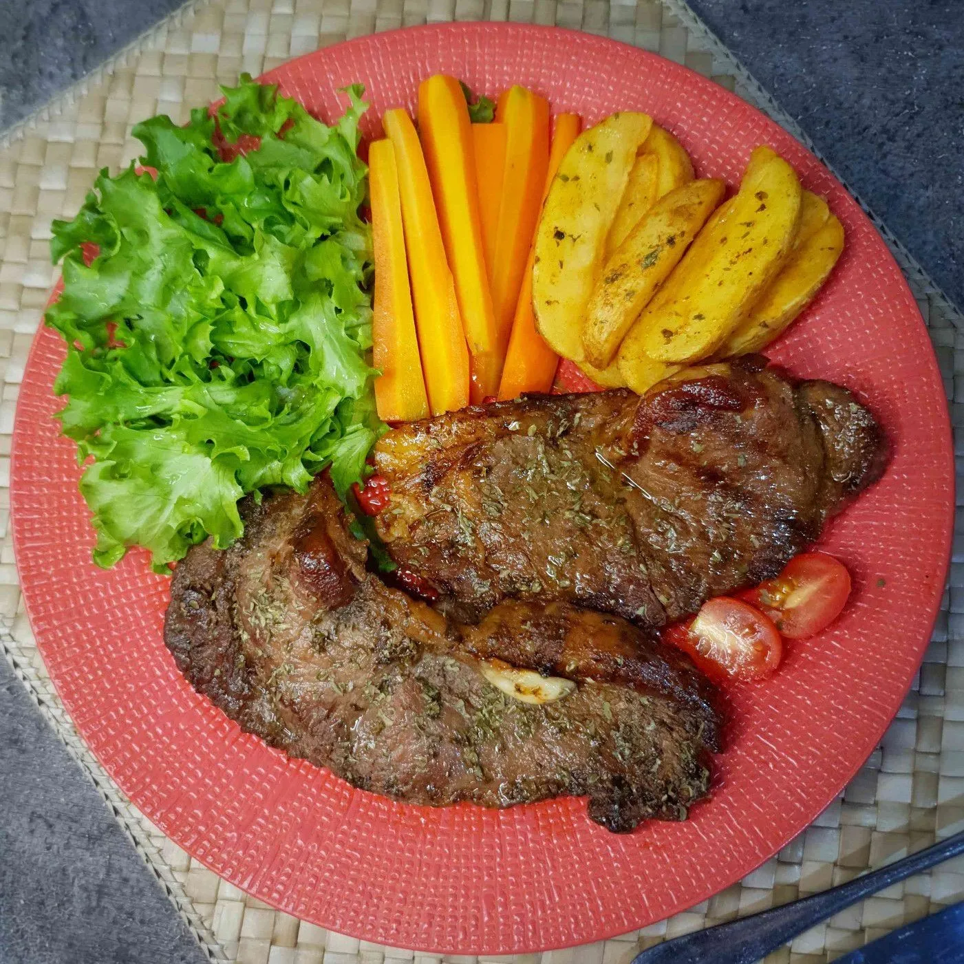 Sirloin Steak with Potato Wedges