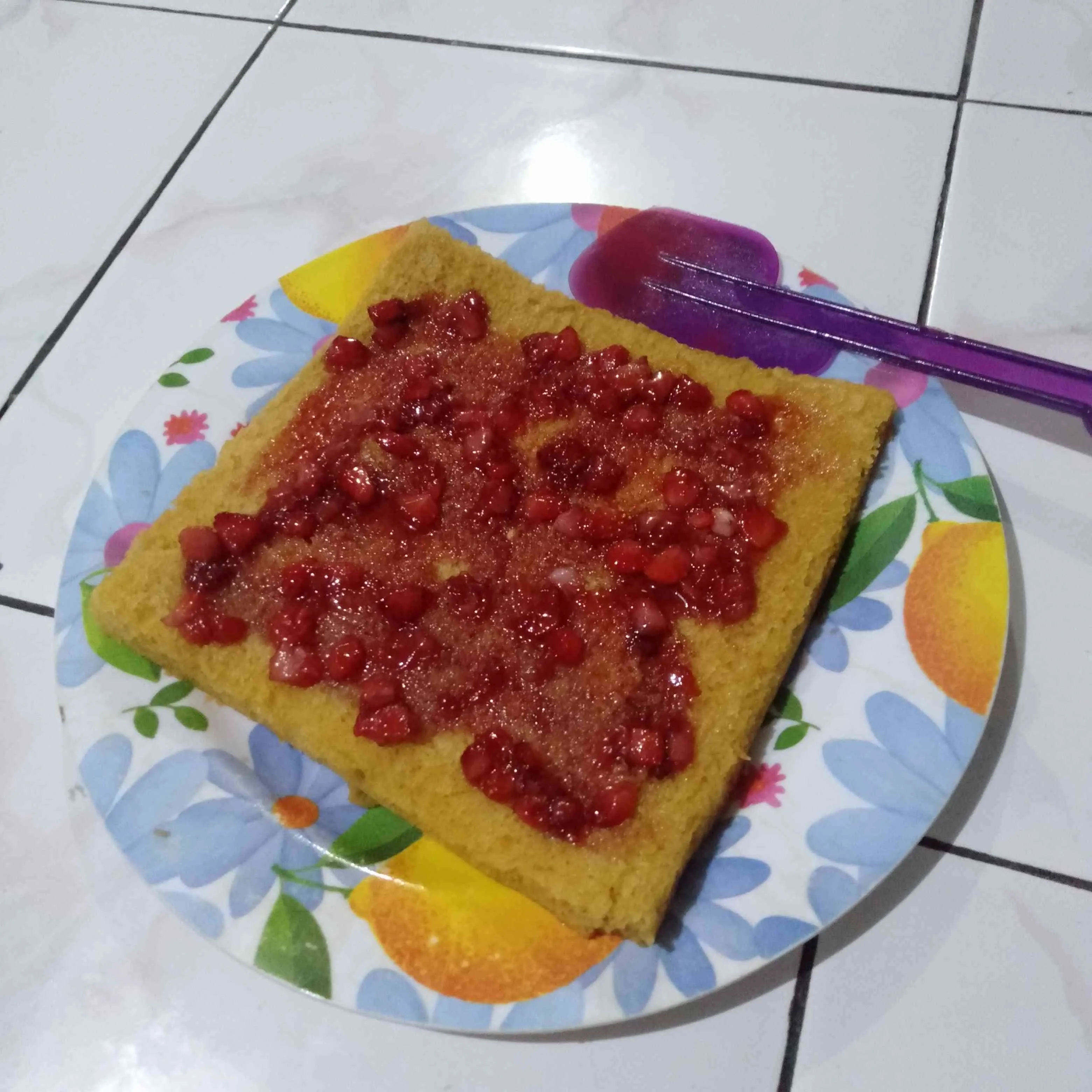 Bolu Siram Saus Strawberry