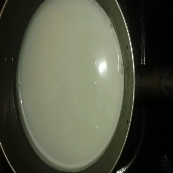 Dalam panci, rebus larutan fiber creme.