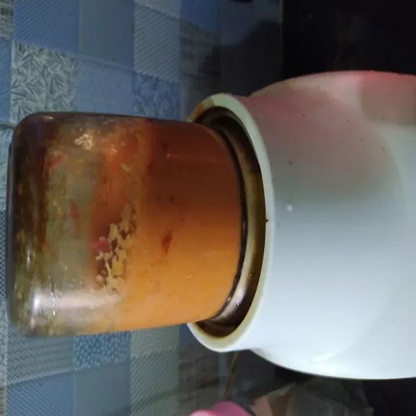 Haluskan bahan bumbu halus