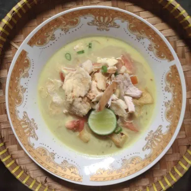 Soto Betawi Ayam Suwir