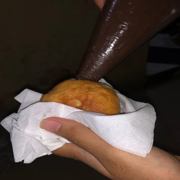 Dan tambahkan vla sesuai selera (saya pakai cheese vla dan coklat vla) lalu sajikan