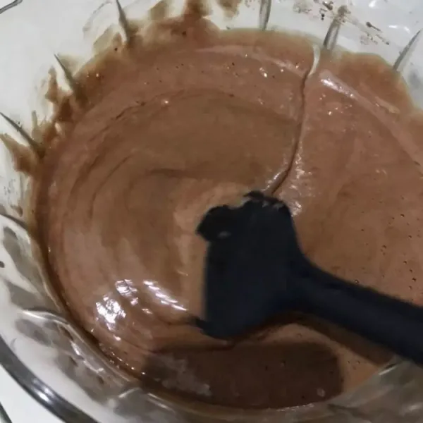 Aduk rata, pastikan tidak ada bahan yang mengendap.