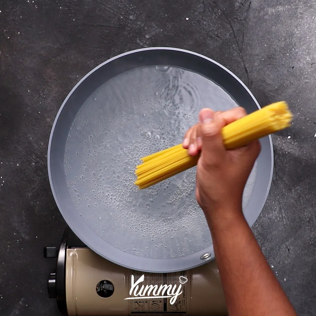 Step 1 Omelet Pasta Bolognese